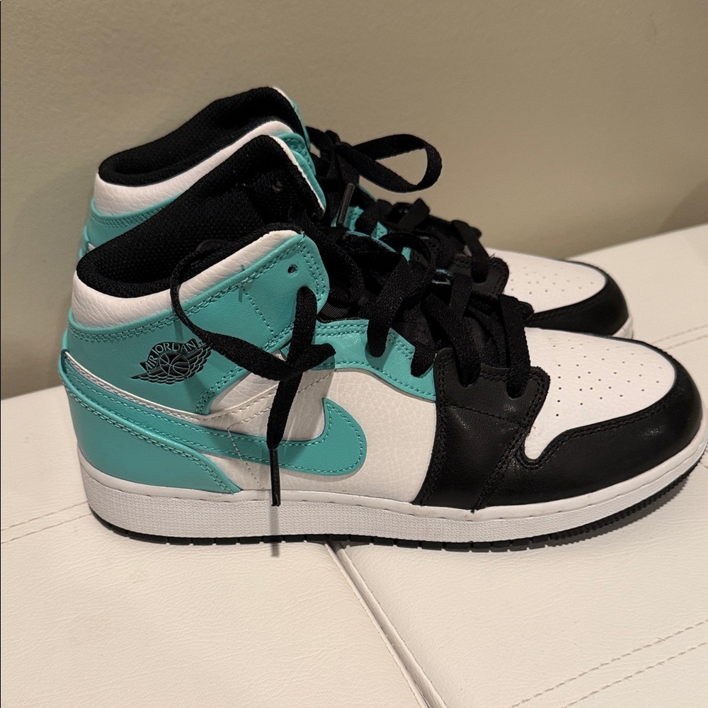 Nike Jordan 1 Mid Tropical Twist